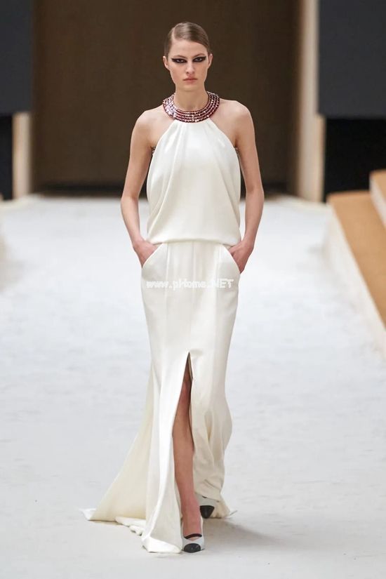 礼服：CHANEL 2022 年春夏高级定制系列