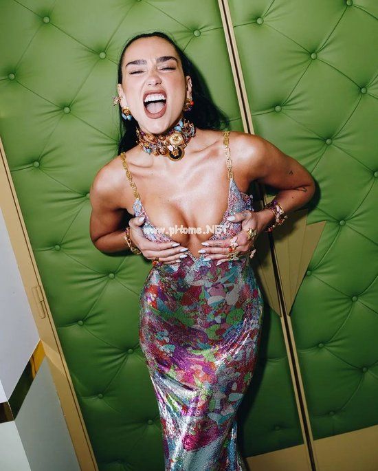Via Instagram@dualipa